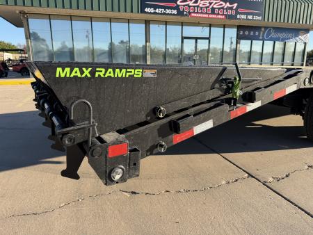 New #396146 2027 LOAD TRAIL GP 32 X 102 TANDEM AXLE LOW-PRO 14K GOOSENECK TRAILER W/ MAX RAMPS
