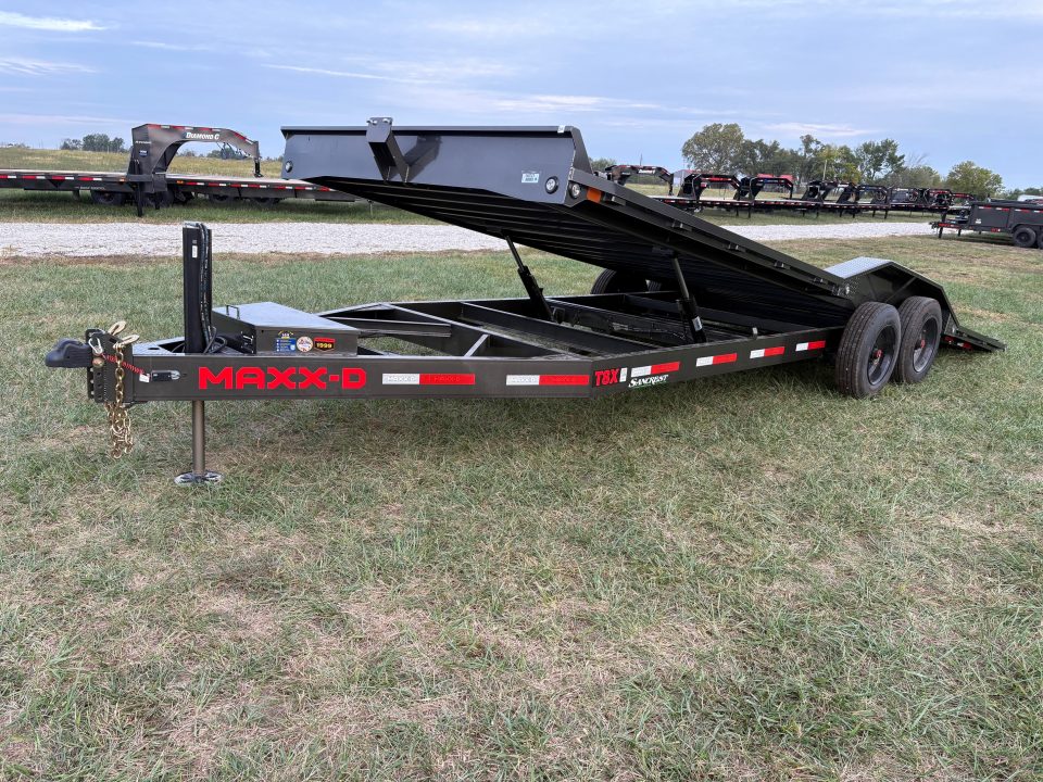 New 2027 MAXX-D 102x24 Tandem 17.5K Tilt Trailer W/ Hydro Jack & Wireless Remote