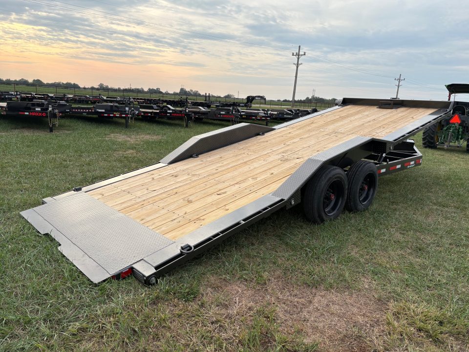 New 2027 MAXX-D 102x24 Tandem 17.5K Tilt Trailer W/ Hydro Jack & Wireless Remote