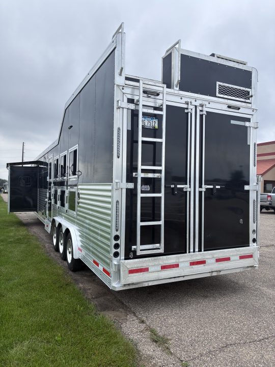 Used 2026 SMC Laramie 4H 17'LQ Horse Trailer