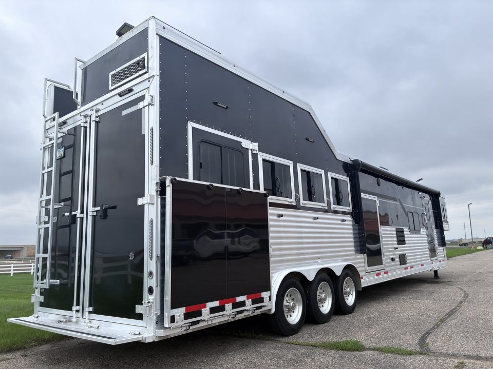 Used 2026 SMC Laramie 4H 17'LQ Horse Trailer
