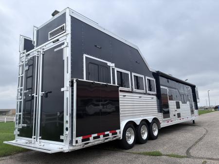 Used 2026 SMC Laramie 4H 17'LQ Horse Trailer