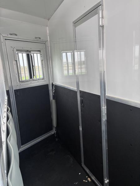 Used 2026 SMC Laramie 4H 17'LQ Horse Trailer
