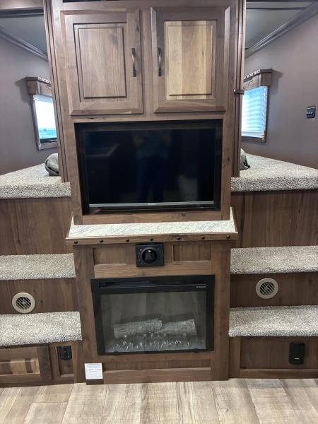 Used 2026 SMC Laramie 4H 17'LQ Horse Trailer