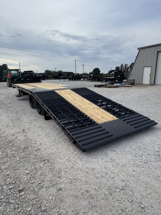New 2027 Big Tex Trailers 25GH TANDEM DUAL GN HYDROTAIL W/ SELF CLEAN DOVE/ 102X35 10 PLY TIRES Flatbed Trailer