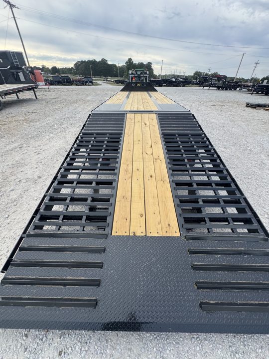 New 2027 Big Tex Trailers 25GH TANDEM DUAL GN HYDROTAIL W/ SELF CLEAN DOVE/ 102X35 10 PLY TIRES Flatbed Trailer
