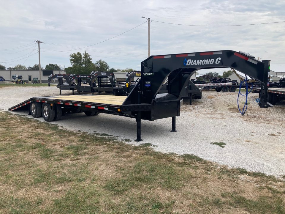 New 2027 Diamond C Trailers 102X30 TANDEM 25.9K GN HYDROTAIL W/ STEEL CLEATED RUNNERS, HYDROJACKS, ALUM OUTERS, DISC BRAKES & WIRELESS REMOTE Flatbed Trailer