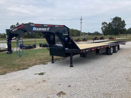 New 2027 Diamond C Trailers 102X30 TANDEM 25.9K GN HYDROTAIL W/ STEEL CLEATED RUNNERS, HYDROJACKS, ALUM OUTERS, DISC BRAKES & WIRELESS REMOTE Flatbed Trailer