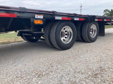 New 2027 Diamond C Trailers 102X30 TANDEM 25.9K GN HYDROTAIL W/ STEEL CLEATED RUNNERS, HYDROJACKS, ALUM OUTERS, DISC BRAKES & WIRELESS REMOTE Flatbed Trailer