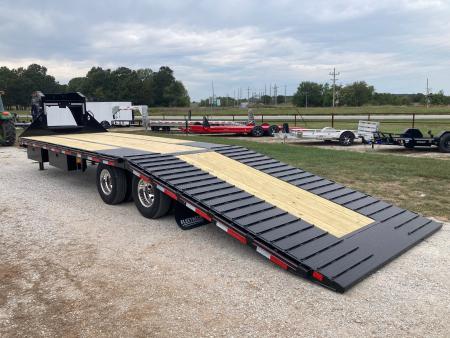 New 2027 Diamond C Trailers 102X30 TANDEM 25.9K GN HYDROTAIL W/ STEEL CLEATED RUNNERS, HYDROJACKS, ALUM OUTERS, DISC BRAKES & WIRELESS REMOTE Flatbed Trailer