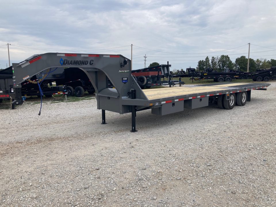 New 2027 Diamond C Trailers 102X32 TANDEM 25.9K GN HYDROTAIL W/ STEEL CLEATED RUNNERS, HYDROJACKS, DISC BRAKES & WIRELESS REMOTE Flatbed Trailer