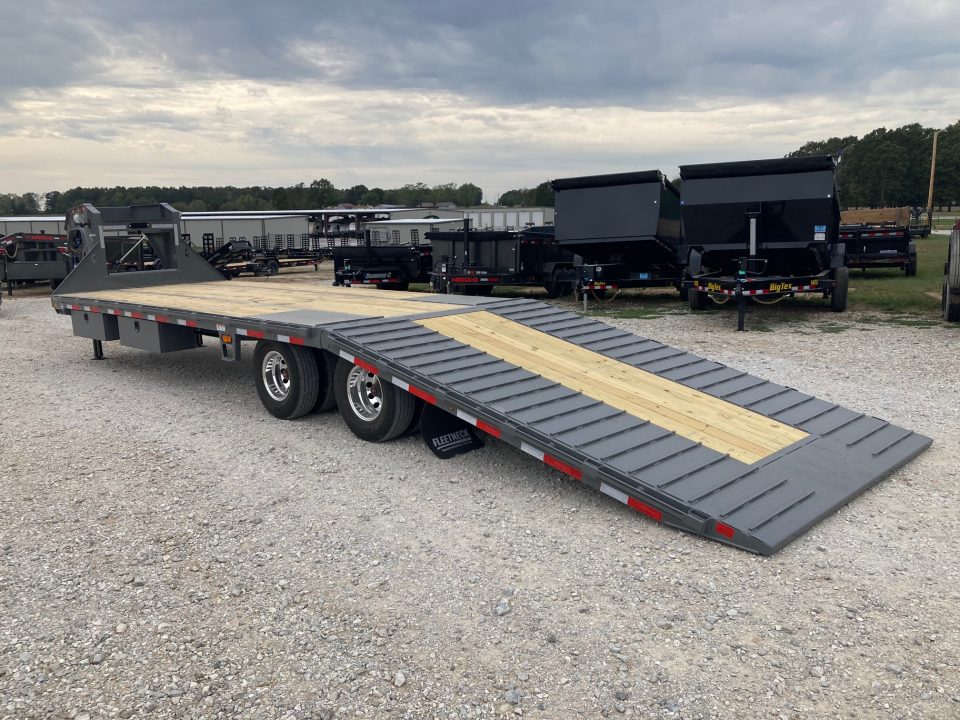 New 2027 Diamond C Trailers 102X32 TANDEM 25.9K GN HYDROTAIL W/ STEEL CLEATED RUNNERS, HYDROJACKS, DISC BRAKES & WIRELESS REMOTE Flatbed Trailer