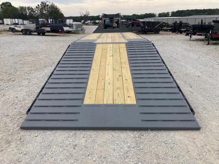 New 2027 Diamond C Trailers 102X32 TANDEM 25.9K GN HYDROTAIL W/ STEEL CLEATED RUNNERS, HYDROJACKS, DISC BRAKES & WIRELESS REMOTE Flatbed Trailer