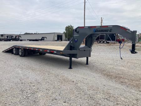 New 2027 Diamond C Trailers 102X32 TANDEM 25.9K GN HYDROTAIL W/ STEEL CLEATED RUNNERS, HYDROJACKS, DISC BRAKES & WIRELESS REMOTE Flatbed Trailer