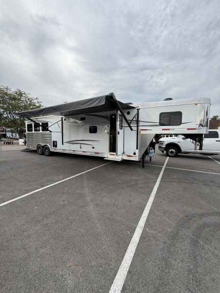 New 2026 Merhow Trailers 8316 RWS-ANGLED FARMHOUSE Horse Trailer