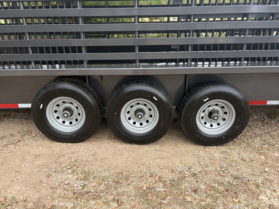 New 2027 Coose GN 6'8X32 3-7K AXLES Stock / Stock Combo Trailer 14PLY