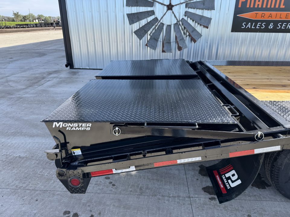 New 2027 PJ Trailers F8-20 Deckover Trailer