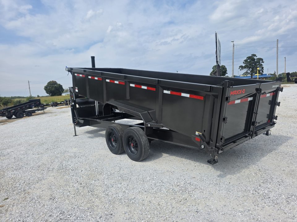New 2027 MAXX-D 83 X 20 DSX TANDEM HD GN DUMP W/ 3' SIDES/ 7GA FLOOR/ 10GA SIDES/ HYDRO JACKS/ SLIDE IN RAMPS