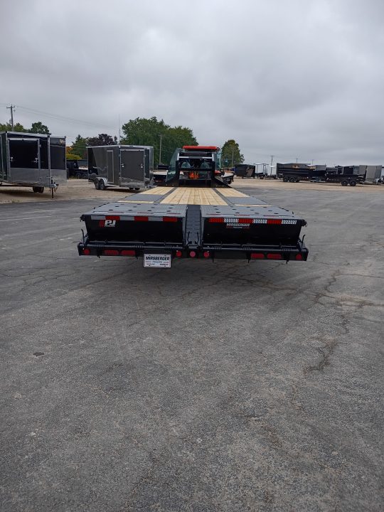New 2027 PJ Trailers LD302