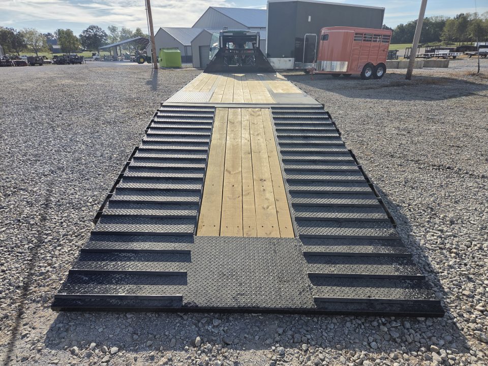 New 2027 Load Trail 102X32 TANDEM LO-PRO GOOSENECK W/12' CLETED HYDROTAIL 10K AXLES HDSS & HYDROJACKS