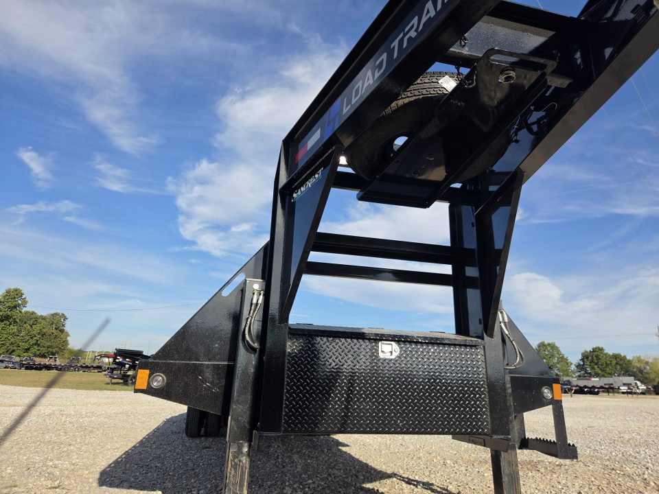 New 2027 Load Trail 102X32 TANDEM LO-PRO GOOSENECK W/12' CLETED HYDROTAIL 10K AXLES HDSS & HYDROJACKS