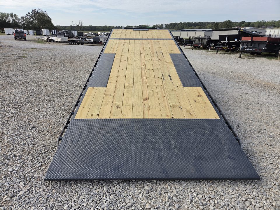 New 2027 Lamar 102X24 TANDEM 14K GOOSENECK DECKOVER POWER TILT W/14PLY