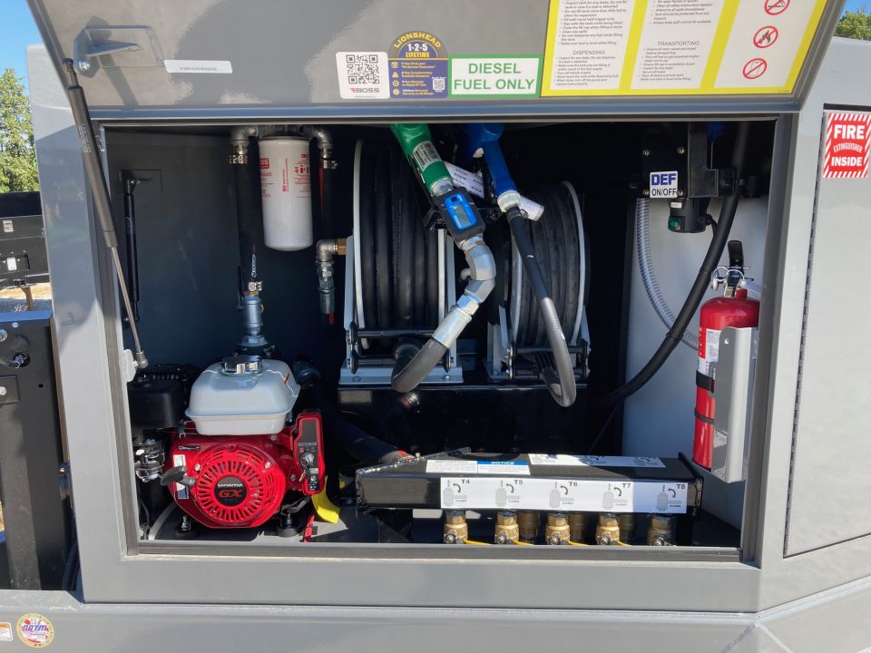 New 2027 Boss Trailers TANDEM 14K 880 GALLON DIESEL FUEL TRAILER W/ 30 GPM ENGINE, DEF TANK, HYDROJACK & AIR COMPRESSOR Fuel Trailer