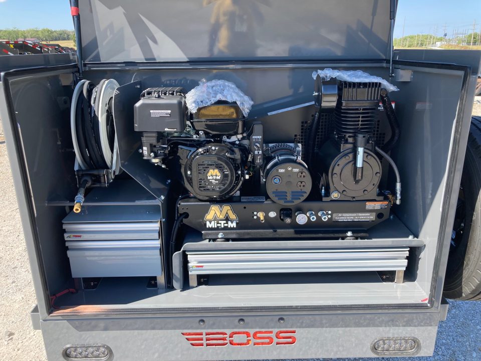 New 2027 Boss Trailers TANDEM 14K 880 GALLON DIESEL FUEL TRAILER W/ 30 GPM ENGINE, DEF TANK, HYDROJACK & AIR COMPRESSOR Fuel Trailer