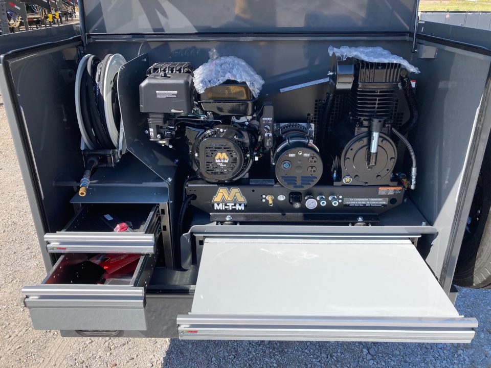 New 2027 Boss Trailers TANDEM 14K 880 GALLON DIESEL FUEL TRAILER W/ 30 GPM ENGINE, DEF TANK, HYDROJACK & AIR COMPRESSOR Fuel Trailer