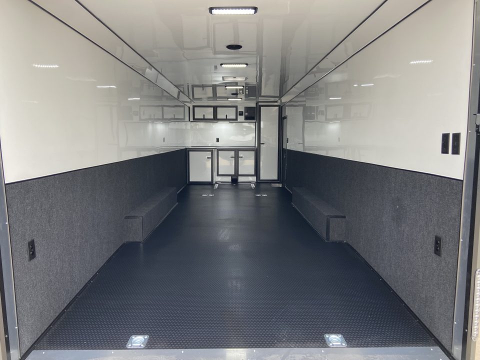 New United Trailers PREM-8.528 Racing Trailer