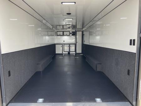 New United Trailers PREM-8.528 Racing Trailer