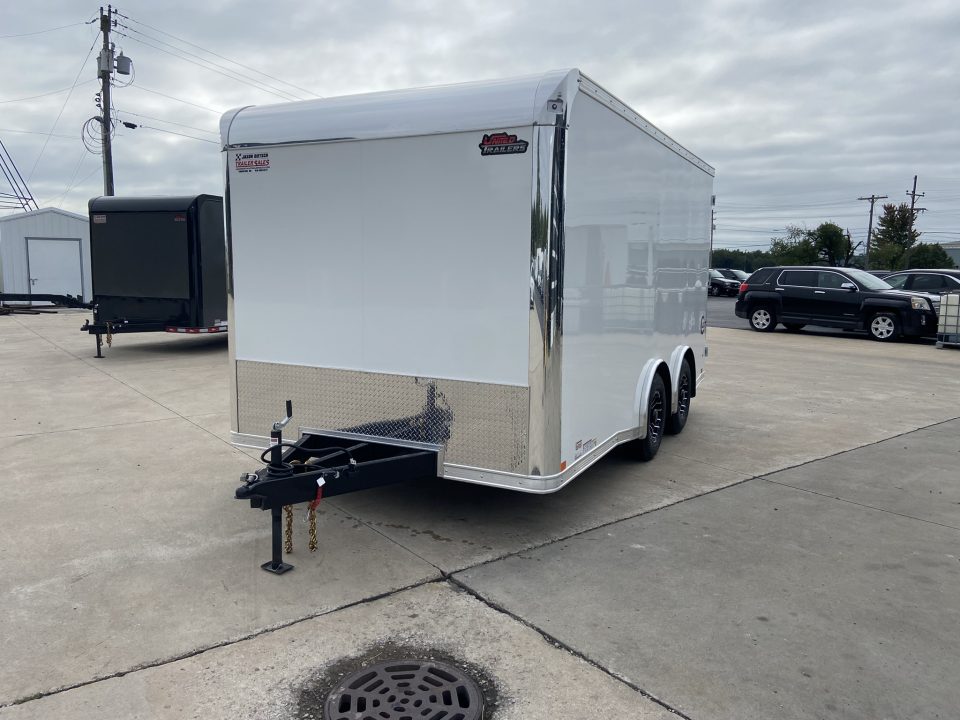 New United UXT-8.516 Cargo Enclosed Trailer