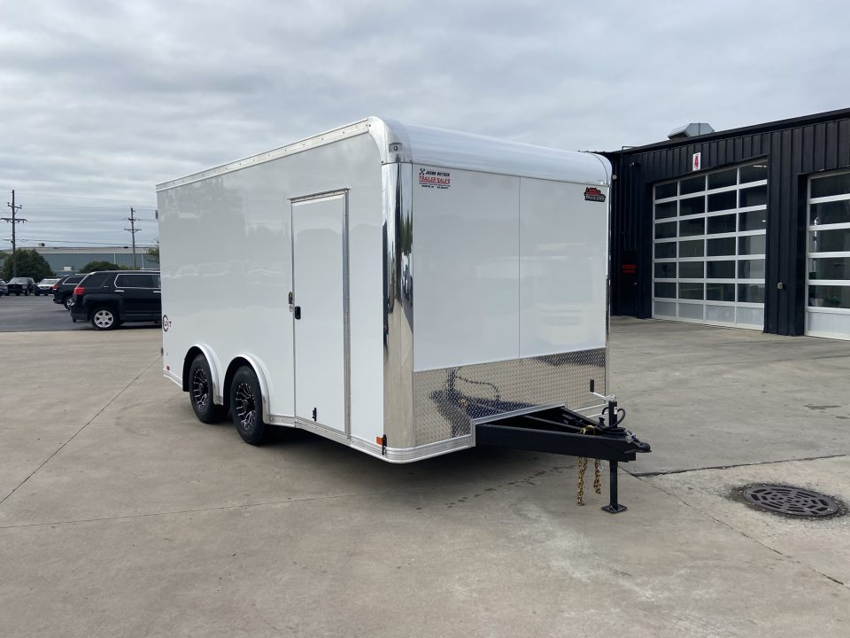 New United UXT-8.516 Cargo Enclosed Trailer