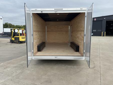 New United UXT-8.516 Cargo Enclosed Trailer