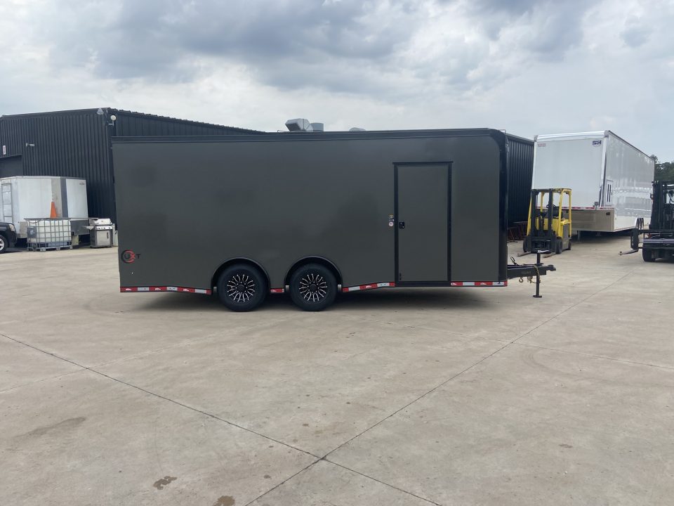 New United Trailers UXT-8.520 Cargo Enclosed Trailer