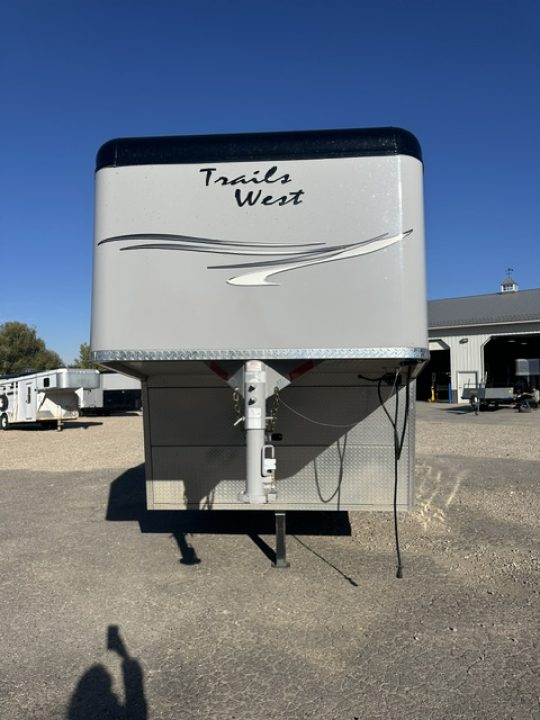 Consignment 2024 Trails West 4 Horse Horse Trailer