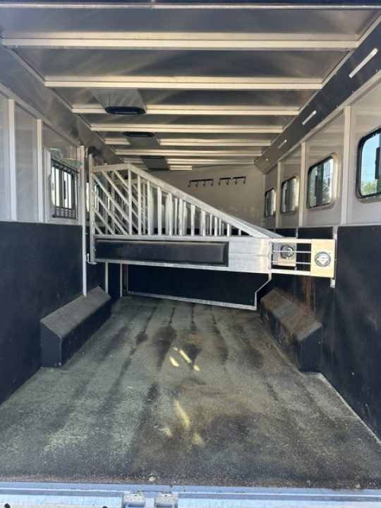 Consignment 2024 Trails West 4 Horse Horse Trailer