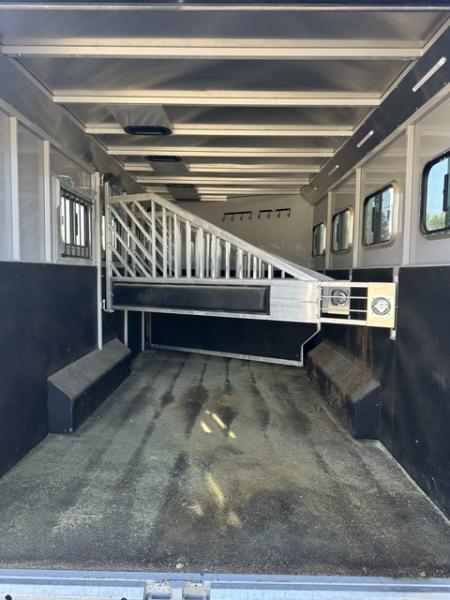 Consignment 2024 Trails West 4 Horse Horse Trailer