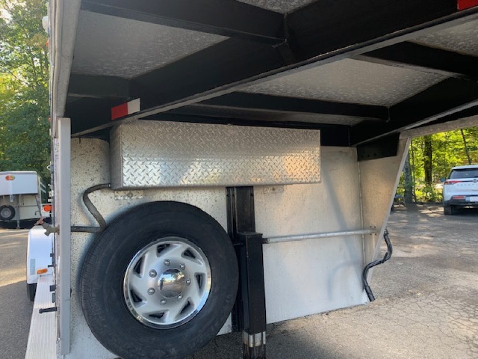 Used 2005 Silver Star 2h Gn D/Room Horse Trailer