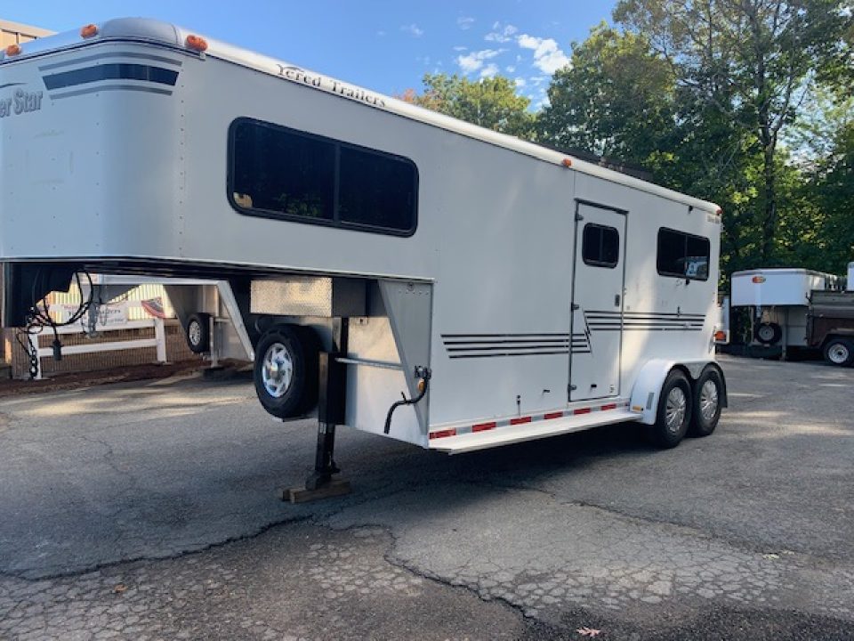 Used 2005 Silver Star 2h Gn D/Room Horse Trailer