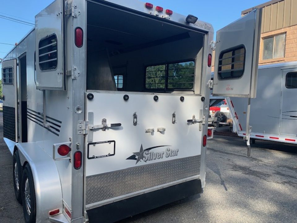 Used 2005 Silver Star 2h Gn D/Room Horse Trailer