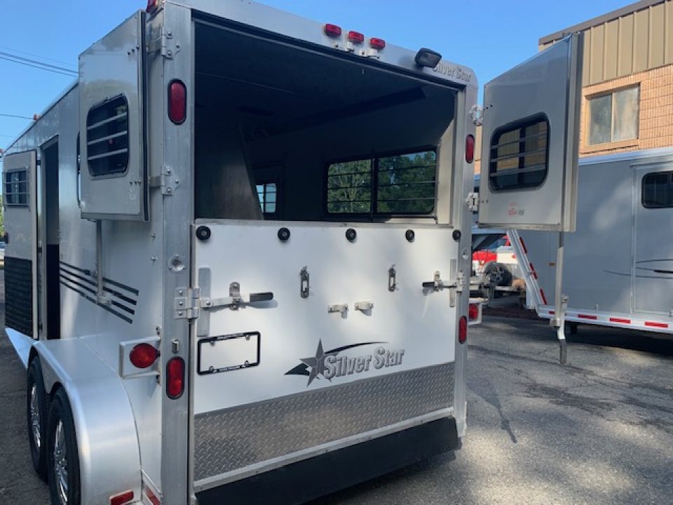 Used 2005 Silver Star 2h Gn D/Room Horse Trailer
