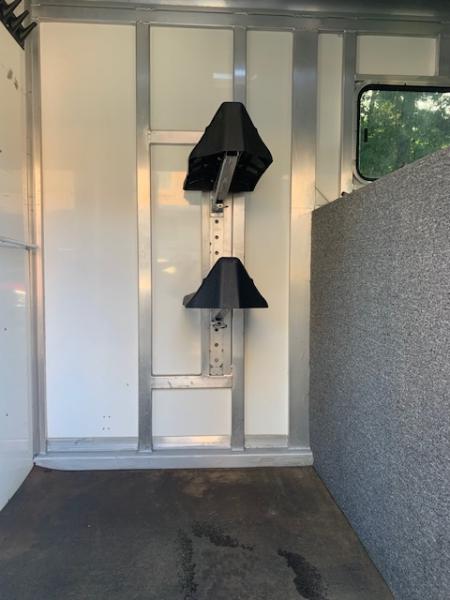 Used 2005 Silver Star 2h Gn D/Room Horse Trailer