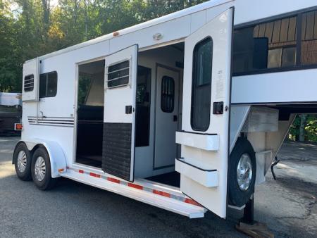 Used 2005 Silver Star 2h Gn D/Room Horse Trailer
