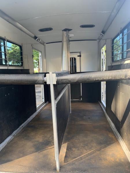 Used 2005 Silver Star 2h Gn D/Room Horse Trailer