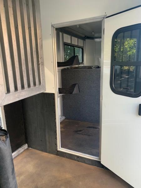 Used 2005 Silver Star 2h Gn D/Room Horse Trailer