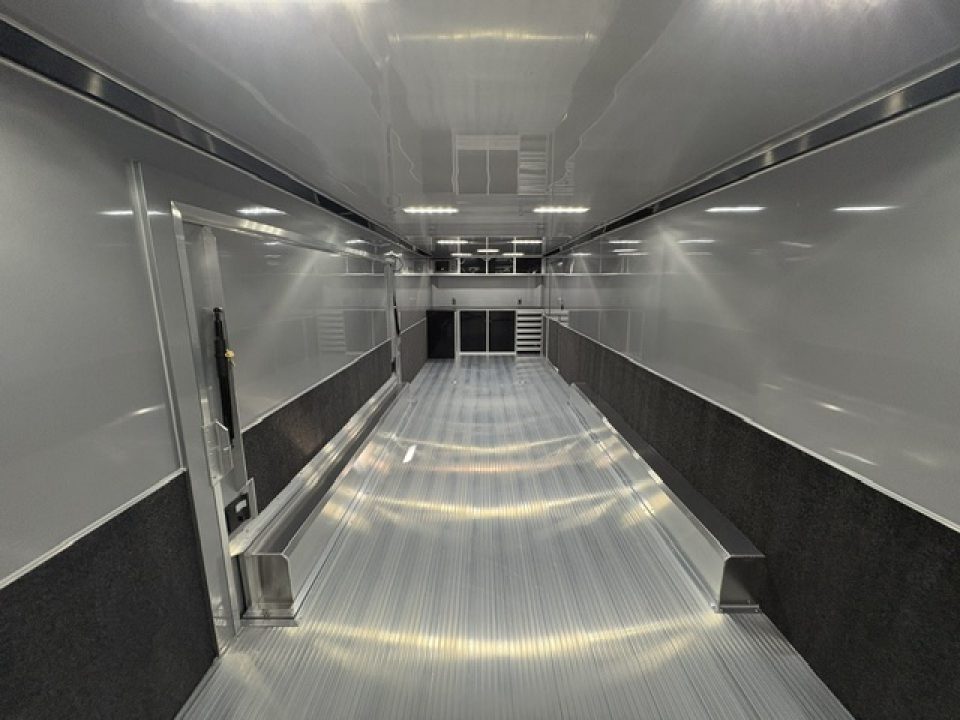 New 2027 8.5X32 inTech RACE TRAILER