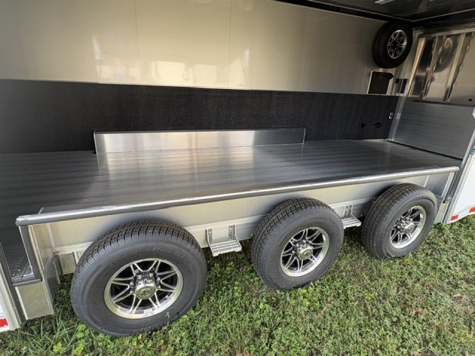 New 2027 8.5X32 inTech RACE TRAILER
