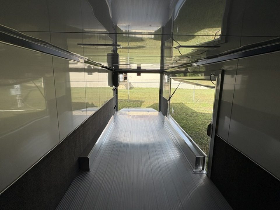 New 2027 8.5X32 inTech RACE TRAILER