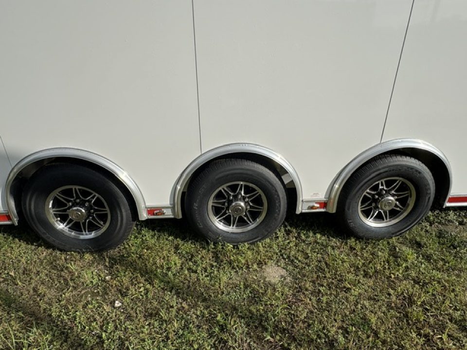 New 2027 8.5X32 inTech RACE TRAILER